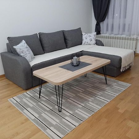 Apartman Viaggio Sremska Mitrovica Exteriör bild