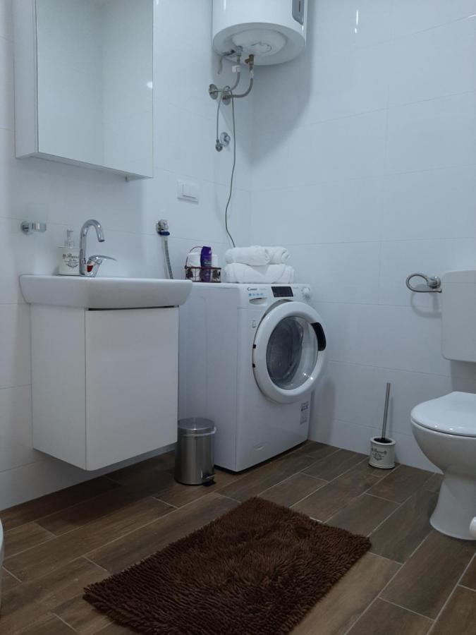 Apartman Viaggio Sremska Mitrovica Exteriör bild