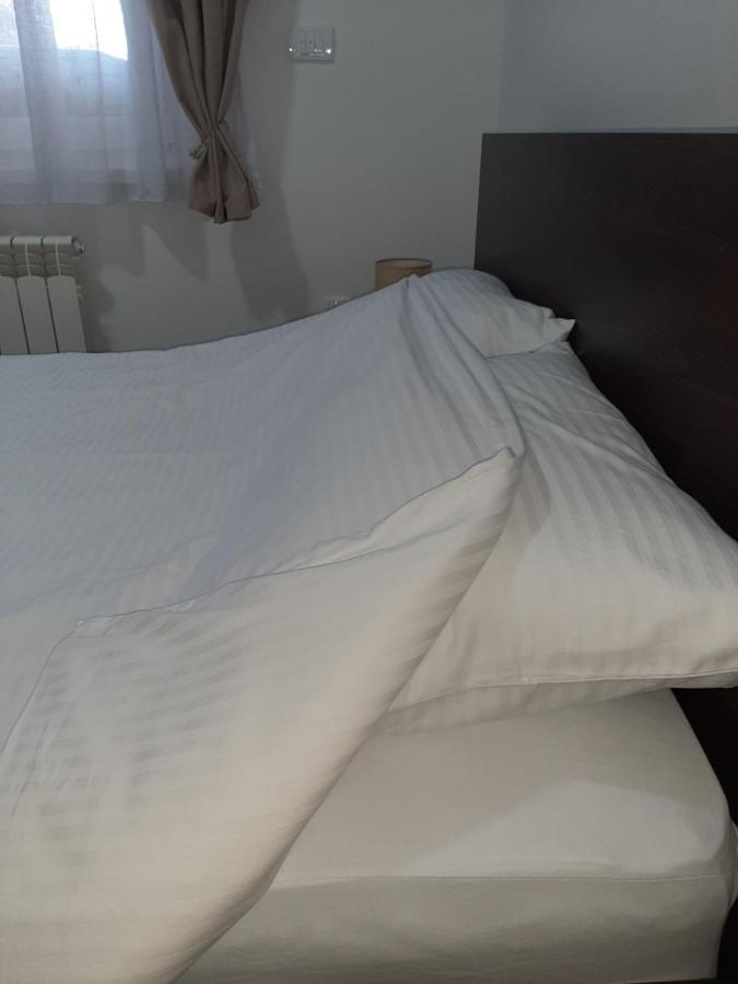 Apartman Viaggio Sremska Mitrovica Exteriör bild