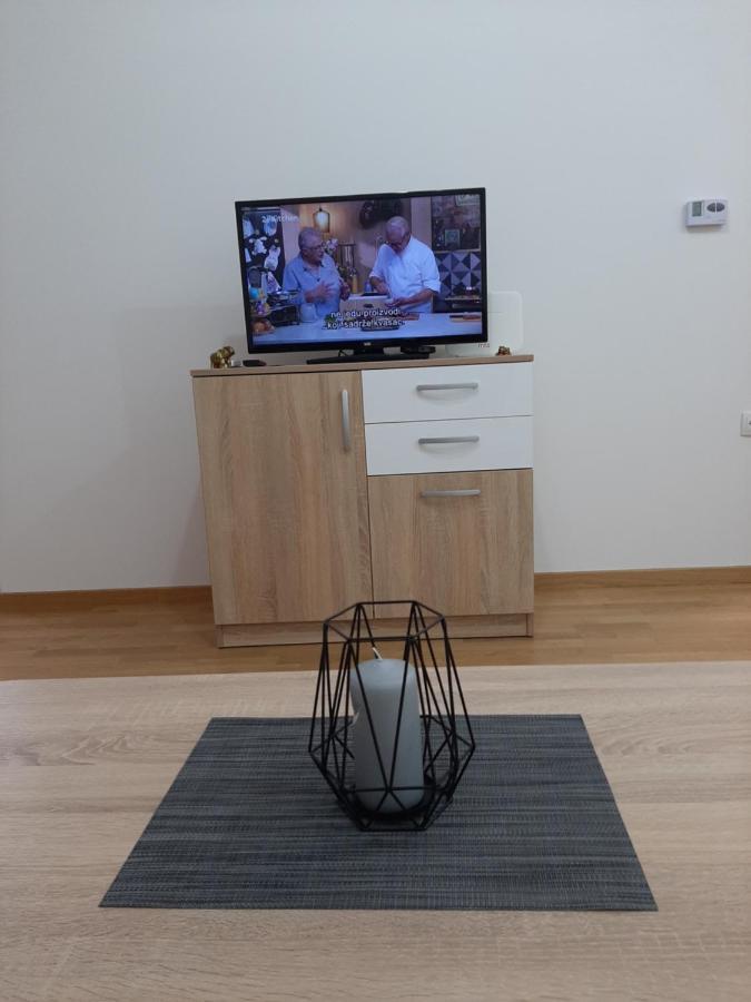 Apartman Viaggio Sremska Mitrovica Exteriör bild