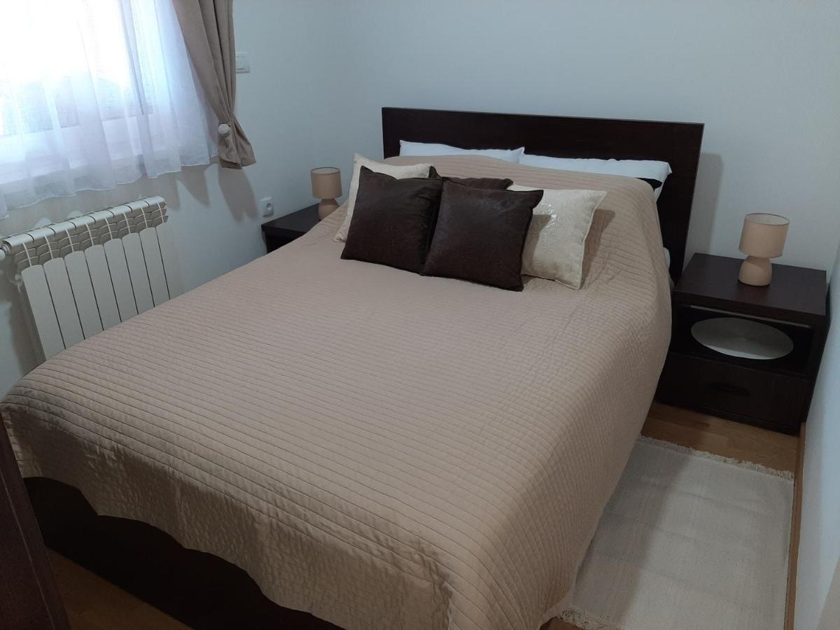 Apartman Viaggio Sremska Mitrovica Exteriör bild